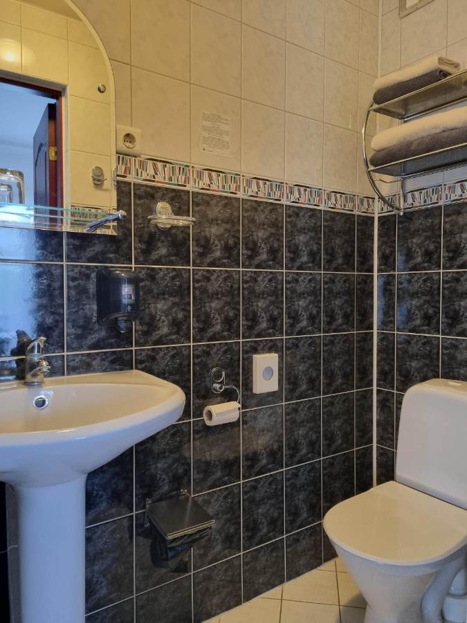 Hotell De Tolly Tõrve Extérieur photo